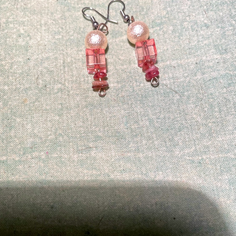 These are another stile of pink earrings. Great with shorts or a sundress